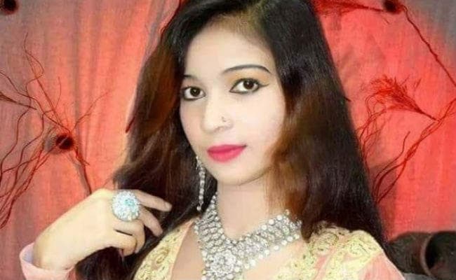 VIDEO: 6 महीने की प्रेगनेंट सिंगर ने खड़े होकर गाने से किया इंकार, तो सरेआम मार दी गोली