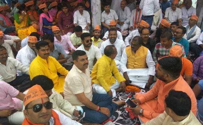 बिहार में भाजपा नेताओं ने शुरू किया अनशन, उपवास पर बैठे मोदी के मंत्री