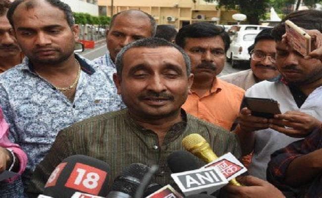 उन्नाव दुष्कर्म मामला : BJP MLA की गिरफ्तारी की मांग को लेकर कांग्रेस कार्यकर्ताओं ने किया प्रदर्शन