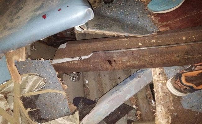 VIDEO और PHOTO में देखिए, मौर्य एक्सप्रेस की बोगी में घुसी पटरी, एक की मौत, कई यात्री घायल