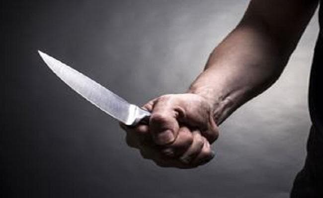 प्रेम में नाकाम युवक ने पहले युवती को चाकू से गोदा, फिर मां को भी किया घायल, उसके बाद...