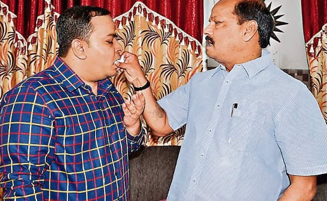 जमशेदपुर : सीएम रघुवर दास ने कुछ ऐसे मनाया बेटे का जन्मदिन