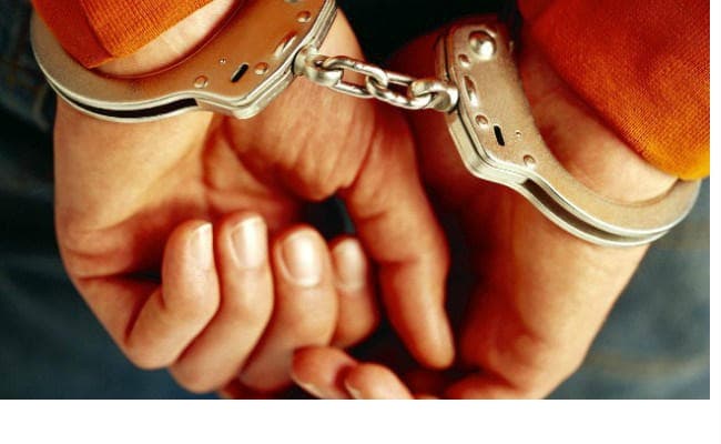 कारमेल में यूकेजी की छात्रा से छेड़छाड़ करता अधेड़ धराया