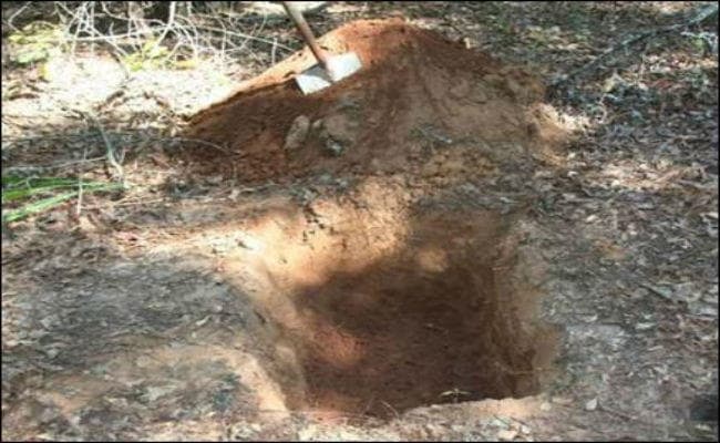 बिहार : पोती को गया था दफनाने, मिट्टी धंसने से खुद हो गया दफन