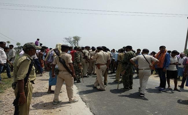 बिहार : बेतिया में भूमि विवाद में व्यक्ति की पीट-पीट कर हत्या, शव के साथ घंटों एनएच 28बी जाम