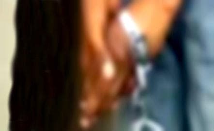 बेतिया : रेपिस्ट पिता हथकड़ी सरका कर हुआ फरार, दो चौकीदार निलंबित