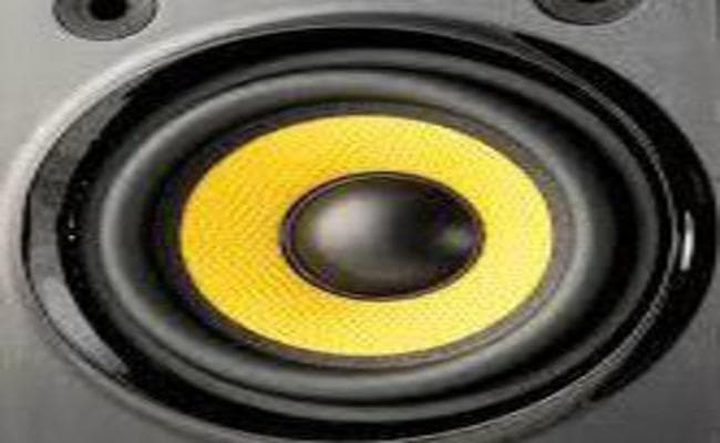 तेज आवाज में गाना बजा रहा था दुकानदार, उसके बाद जो हुआ वह हैरान करने वाला है