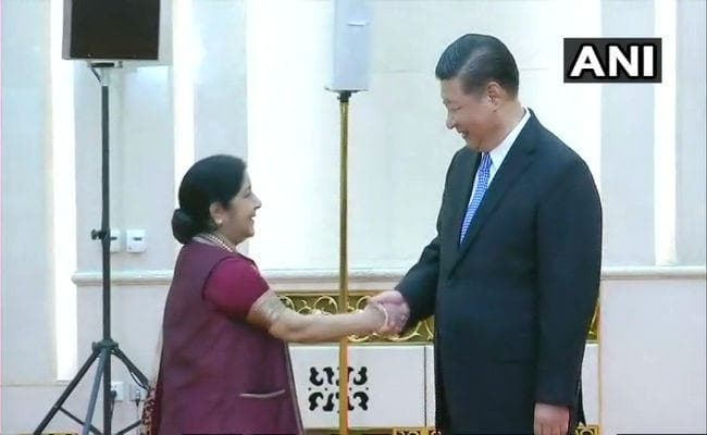 सुषमा स्वराज ने चीन के राष्ट्रपति शी चिनफिंग पी से मुलाकात