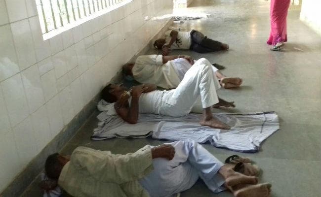 झारखंड : शादी की पार्टी में खाया कलाकंद, 5 दर्जन से अधिक बाराती पहुंच गये अस्पताल