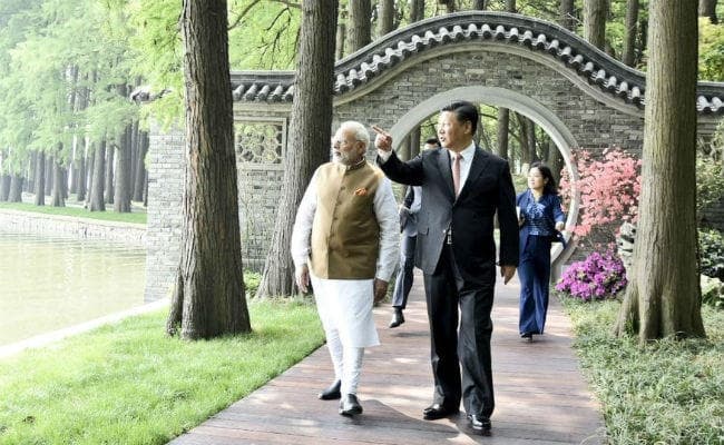 IN PICS : वुहान के ईस्ट लेक में शी संग पीएम मोदी ने किया नौका विहार, ली चाय की चुस्की