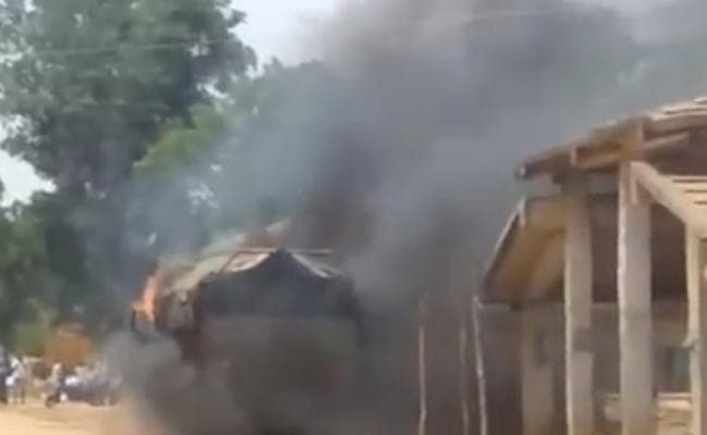 VIDEO : जब खूंटी में सीमेंट लदे खड़े ट्रक में लग गयी आग, होने लगे धमाके