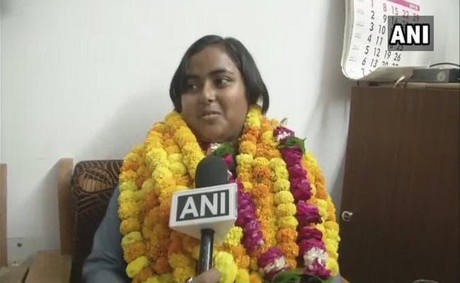 UP Board Result 2018 : किसान की बेटी अंजलि वर्मा बनी 10वीं की टॉपर, बनना चाहती हैं इंजीनियर