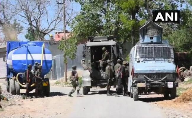 जम्मू कश्मीर : पुलवामा में आतंकियों से सुरक्षा बलों की मुठभेड़, दो जवान घायल