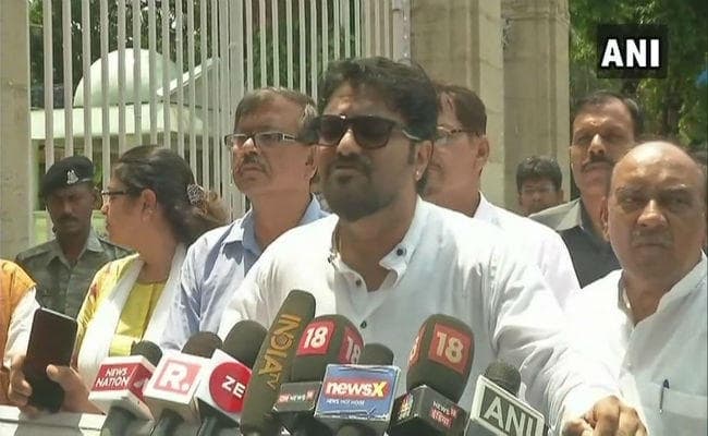 भाजपा ने राज्यपाल से मुलाकात कर की शिकायत कहा, पंचायत चुनाव में हुई हिंसा