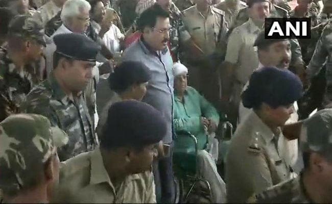 कड़ी सुरक्षा के बीच एम्स से रिम्स पहुंचे लालू, जांच के लिए डॉक्टरों की पांच सदस्यीय टीम गठित
