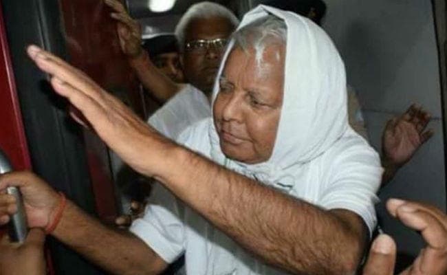 लालू के स्वास्थ्य पर सहानुभूति की सियासत, रिम्स में शिफ्टिंग के मुद्दे पर RJD उठायेगी यह राजनीतिक कदम, पढ़ें