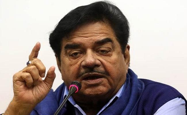 शत्रुघ्न का आरोप, लालू से एम्स में रहने के दौरान और बाद में किया गया अमानवीय व्यवहार