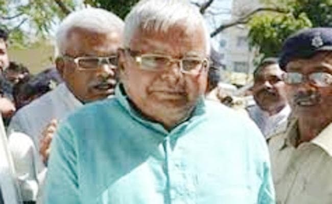 RANCHI : कांग्रेस और जेवीएम नेता के साथ राजद सुप्रीमो लालू से मिलने रिम्स पहुंचे हेमंत सोरेन