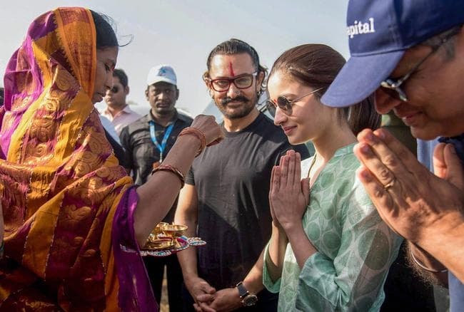 IN PICS: आमिर खान के पानी बचाओ अभियान से जुड़ी आलिया भट्ट