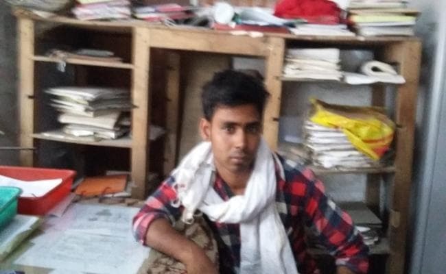 प्रेमिका ने किया मिलने से इनकार, उसके घर के सामने प्रेमी ने कर दिया यह काम, पुलिस पहुंची तो...