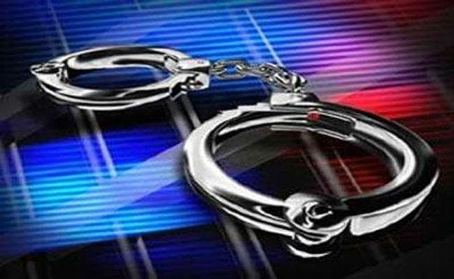 कोलकाता : अवैध कॉल सेंटरों पर छापेमारी, 13 गिरफ्तार