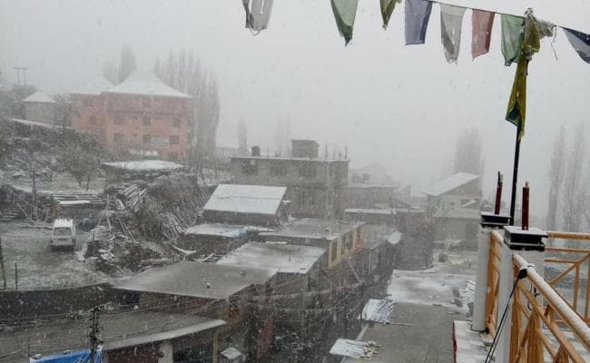 VIDEO : आंधी-तूफान से मध्यप्रदेश में दो मरे, हिमाचल में हिमपात, अन्य राज्यों में क्या हैं हालात