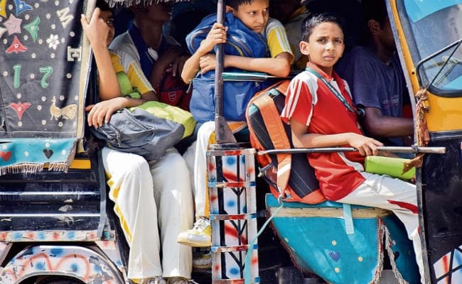 बिहार : डीएम अंकल, बच्चे हो रहे बेहोश, गर्मी बहुत है, स्कूल बंद कर दें