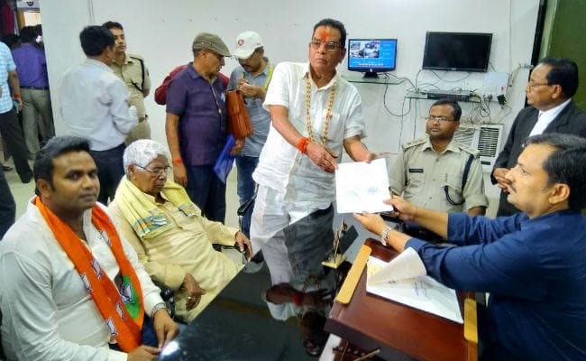झारखंड उपचुनाव: गोमिया सीट से भाजपा प्रत्याशी माधव लाल सिंह ने किया नामांकन, होगी कांटे की टक्कर