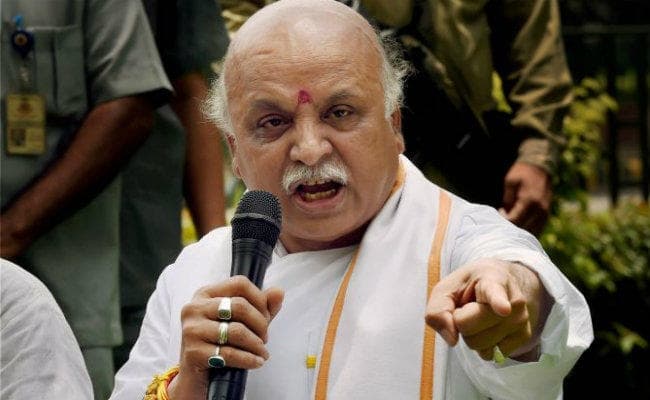 विश्व हिंदू परिषद ने गुजरात में तोगड़िया के समर्थकों से वापस ली जिम्मेदारी