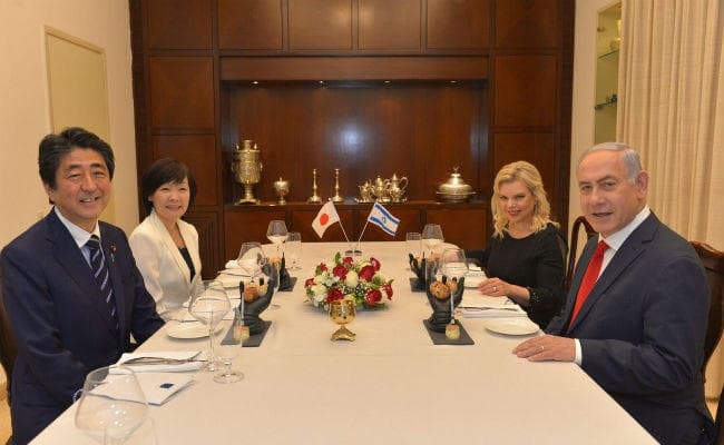 इस्राइल के पीएम ने जापानी प्रधानमंत्री को ''जूते'' में परोसा खाना, मच गया हंगामा