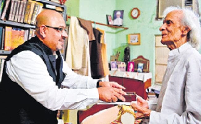 डॉ कृष्ण बिहारी मिश्र को घर पर सौंपा पद्मश्री