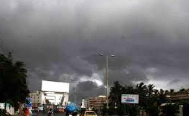 भारी बारिश और तूफान से पाकिस्तान में तबाही, 15 की मौत, 22 घायल