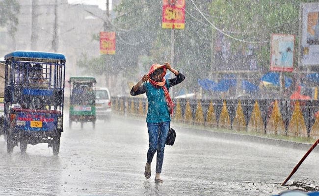 Weather Alert : बिहार में मानसून ने दिलायी गर्मी से राहत, इन जिलों में आज भी जारी रहेगी झमाझम बारिश...