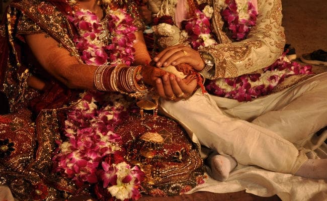 भई वाह! शादी के कार्ड की जगह WhatsApp Invite देने का पंचायत ने लिया फैसला, एेसे रुकेगी फिजूलखर्ची