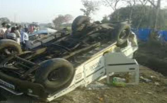 कैथोलिक महासभा के अध्यक्ष व पुत्री की मौत सिमडेगा. कुरडेग में बोलेरो पलटी