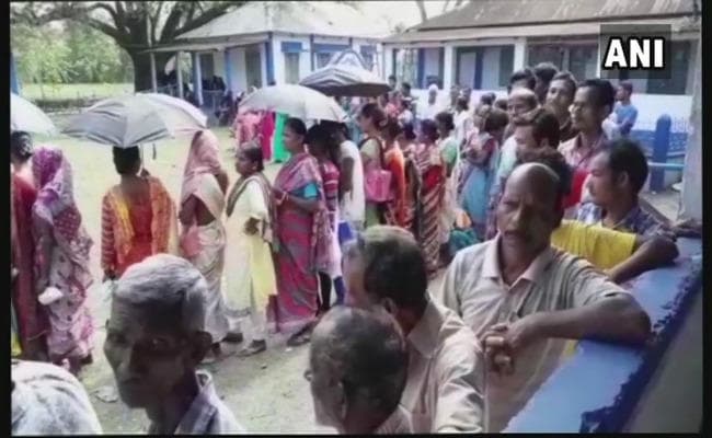 पंचायत चुनाव : पश्चिम बंगाल में 19 जिलों के 568 बूथों पर पुनर्मतदान जारी, लाठीचार्ज