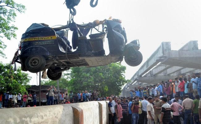 वाराणसी पुल हादसे की जांच रिपोर्ट सीएम योगी को सौंपी गयी, हटाये गये एमडी राजन मित्तल