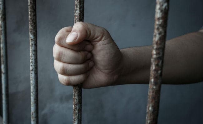 रांची : जगन्नाथपुर थानेदार का कारनामा, न केस, न शिकायत, तीन दिनों से हिरासत में है इंटर का छात्र रांची : जगन्नाथपुर थानेदार का कारनामा, न केस, न शिकायत, तीन दिनों से हिरासत में है इंटर का छात्र