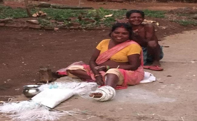 गोमिया उपचुनाव : आज भी बीमारों को खटिया पर टांगकर शहर लाते हैं बिरहोर