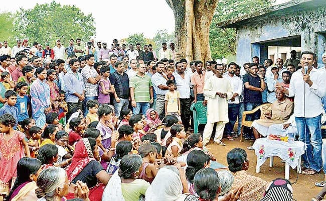 सुदेश व सीमा ने जनता से मांगे वोट, आजसू व झामुमो ने जनसंपर्क अभियान चलाया