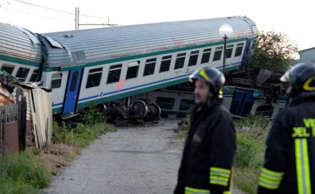 इटली में पटरी पर खड़ी ट्रक से टकराई ट्रेन, दो की मौत, 18 घायल