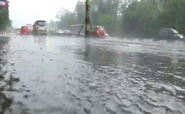 भारी बारिश से जलपाईगुड़ी शहर जलमग्न