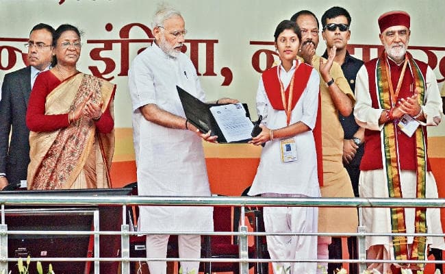 पीएम मोदी धनबाद में : 41 डिग्री तापमान में 5 घंटे तक डटे रहे लोग, सीएम ने कहा, हमने 5 मेडिकल कॉलेज व 10 यूनिवर्सिटी