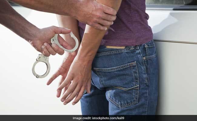 मध्यमग्राम से दो बांग्लादेशी नागरिक गिरफ्तार