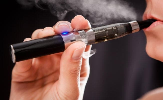 E-Cigarette भी है खतरनाक, फेफड़े को ऐसे करता है प्रभावित...