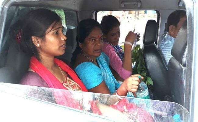 पाकुड़ : एसीबी के हत्थे चढ़ी पथरिया की मुखिया अंजली बेसरा