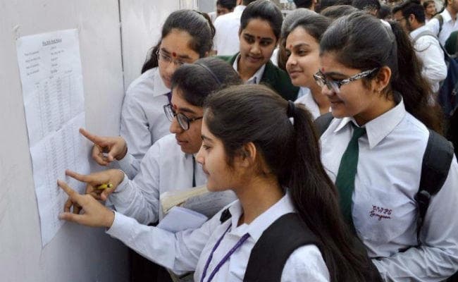 मैट्रिक के बाद कैसे चुनें आगे की राह, कतई न करें पसंदीदा विषयों से समझौता