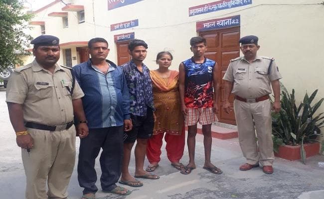 परीक्षा में फेल होने पर घर से जा रहे दो छात्रों को आरपीएफ ने परिजनों से मिलाया