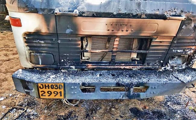 गढ़वा में माओवादियों ने मचाया तांडव, लेवी नहीं मिली तो 6 वाहन फूंके