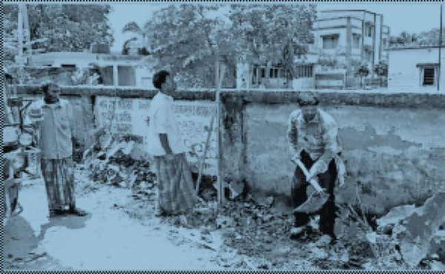 हरियाली की दीवानगी का दूसरा नाम अब्दुस शुभान, ऑटो चालक अब्दुस पौधे लगाने के साथ देखभाल भी करते हैं